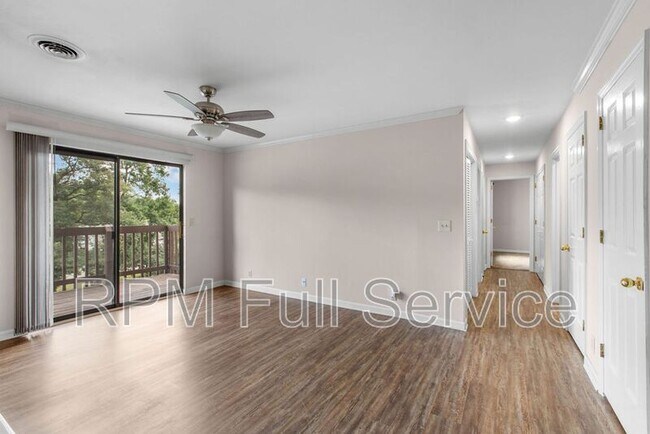 Building Photo - 135 Hicks Rd