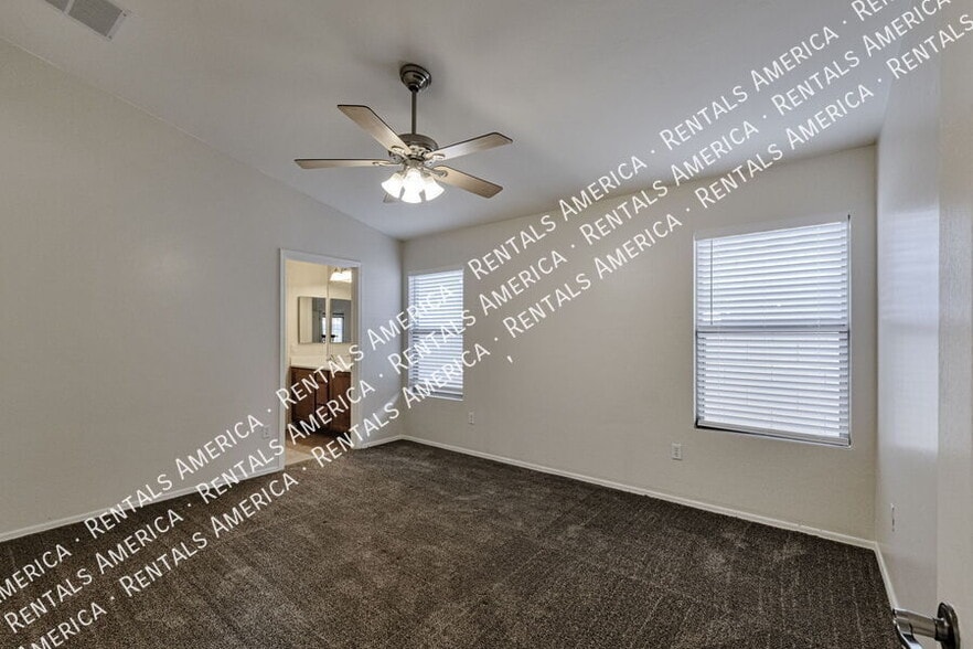 Building Photo - 6615 E Splendid Ln