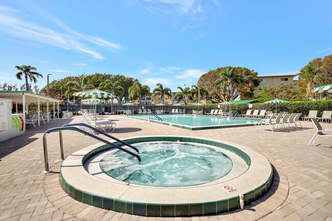 Building Photo - 330 NE 26th Ave