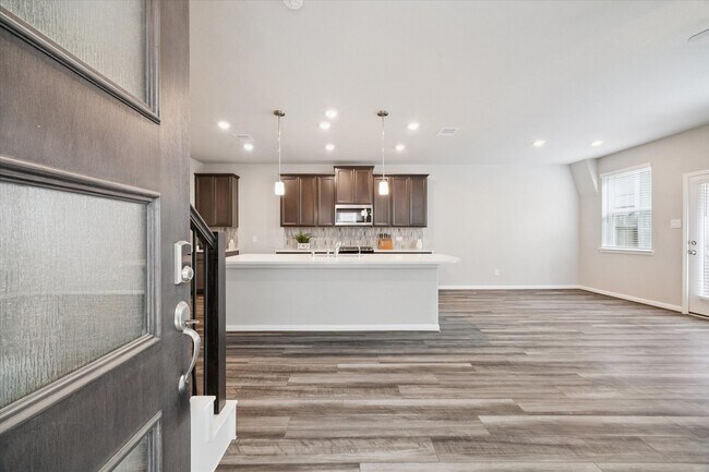 Building Photo - 1514 Lakeline Oak Dr