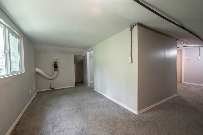 Building Photo - "Chic Studio Living: Spacious 768 Sq Ft Gem in Indianapolis!"
