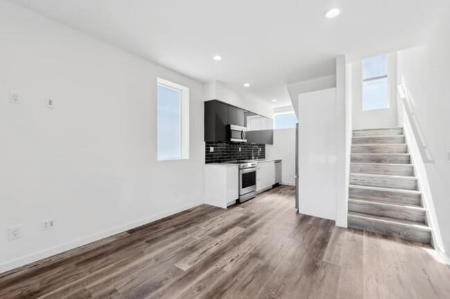 Building Photo - 2 bedroom in Seattle WA 98103