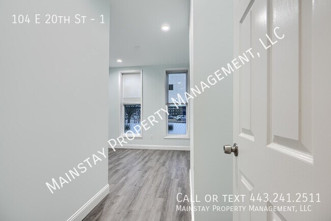 Building Photo - 104 E 20th St