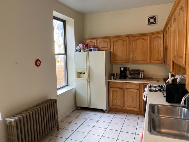 Building Photo - 303 Warner St