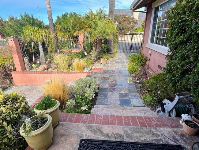 Building Photo - 150 Flying Mist Isle