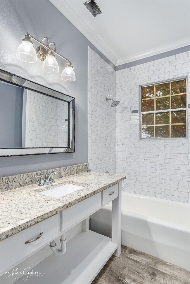 Building Photo - "Charming 3-Bed Oasis in Bossier City with 1.5 Baths & Spacious 1917 Sq Ft Layout!"