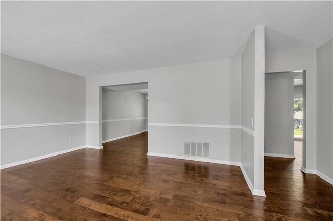 Building Photo - 4890 Evergreen Valley Way