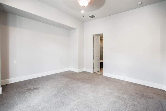 Building Photo - 5648 Larkin St