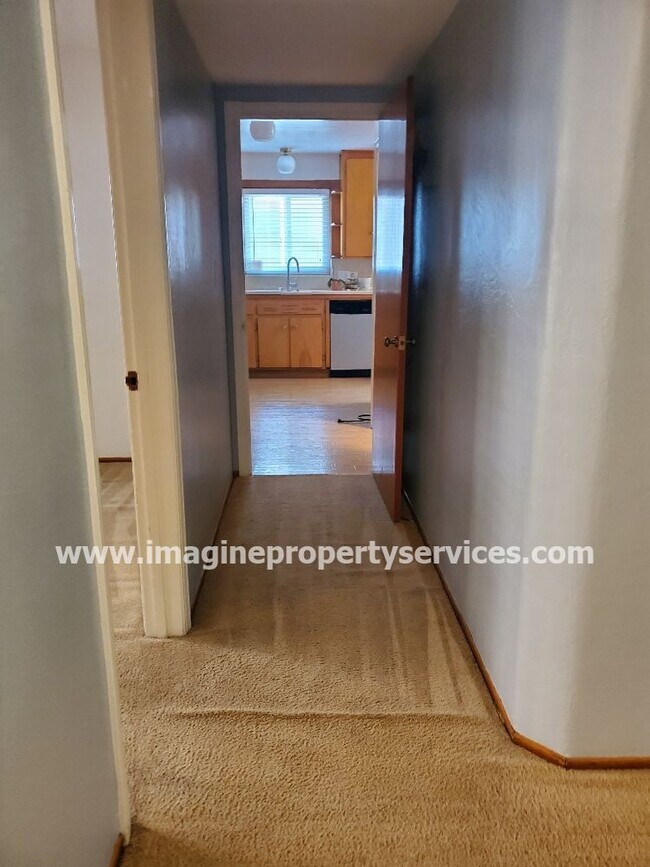 Building Photo - Charming Home For Rent