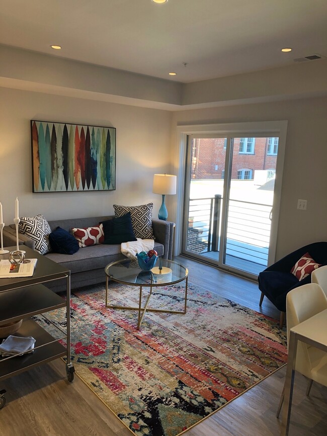 Primary Photo - Luxe Apartment with Parking