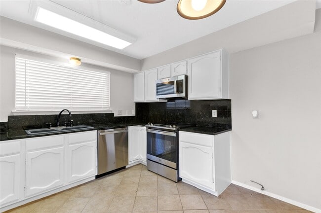 Building Photo - 442 N Compass Rose Cir