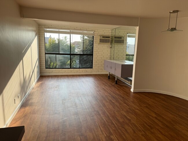 Building Photo - 1440 Veteran Ave