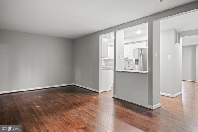 Building Photo - Welcome to Jackson Oak! This stunning 3-level townhome is now available for rent and offers the p...