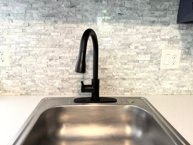 Building Photo - 1971 Darlington Loop