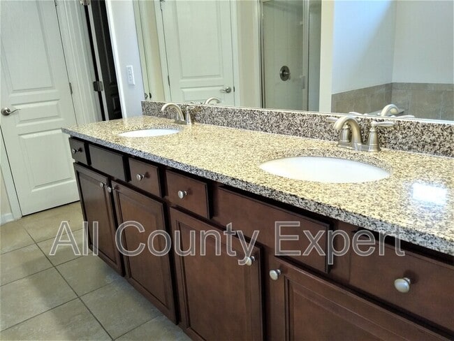 Building Photo - 635 Glenish CT