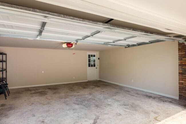 Building Photo - 2646 Caladium Dr NE