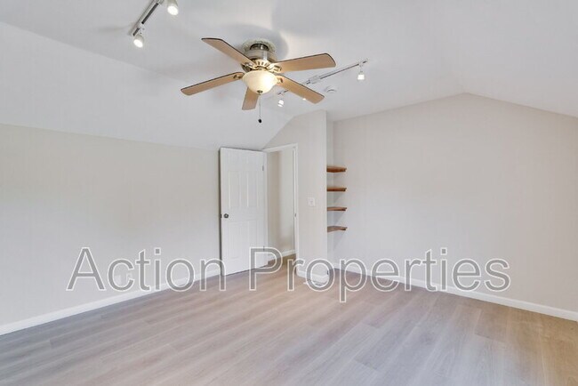 Building Photo - 3806 Century Dr