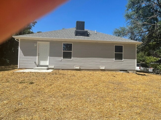 Building Photo - 2444 N Benton Ave