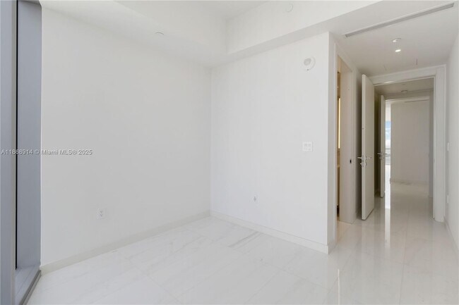 Building Photo - 300 Biscayne Blvd Way