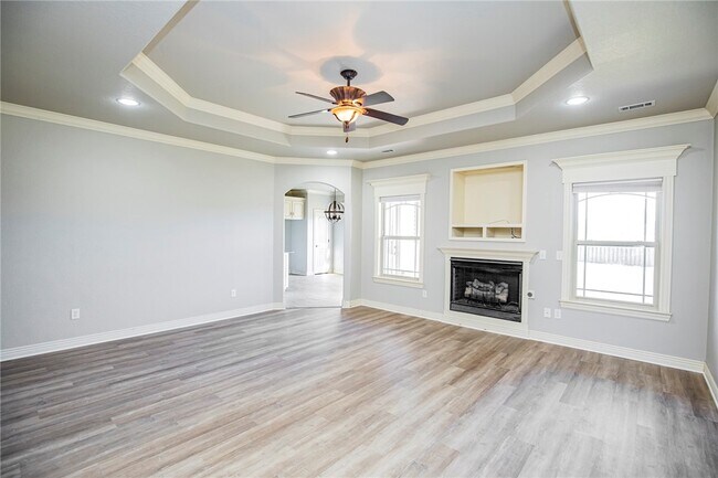 Building Photo - 2715 Vanike Dr