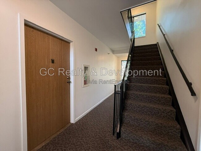 Building Photo - 1319 N Winslowe Dr