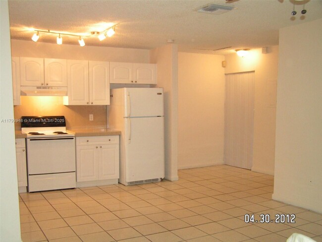 Building Photo - 28155 SW 142nd Ct