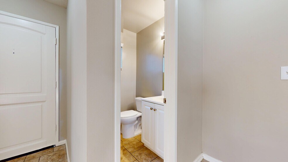 Building Photo - 20251 Cohasset St