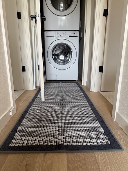 LG Washer and Dryer - 4836 NE 9th Ave