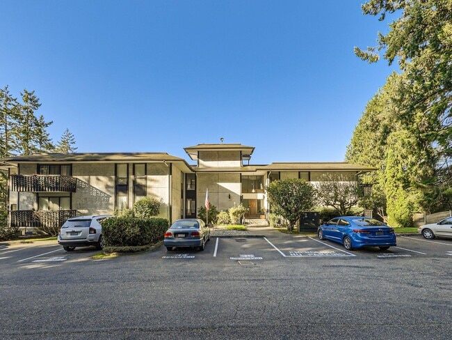 Building Photo - Immaculate 2 Bedroom Condo @ A Convenient Lynnwood Location!