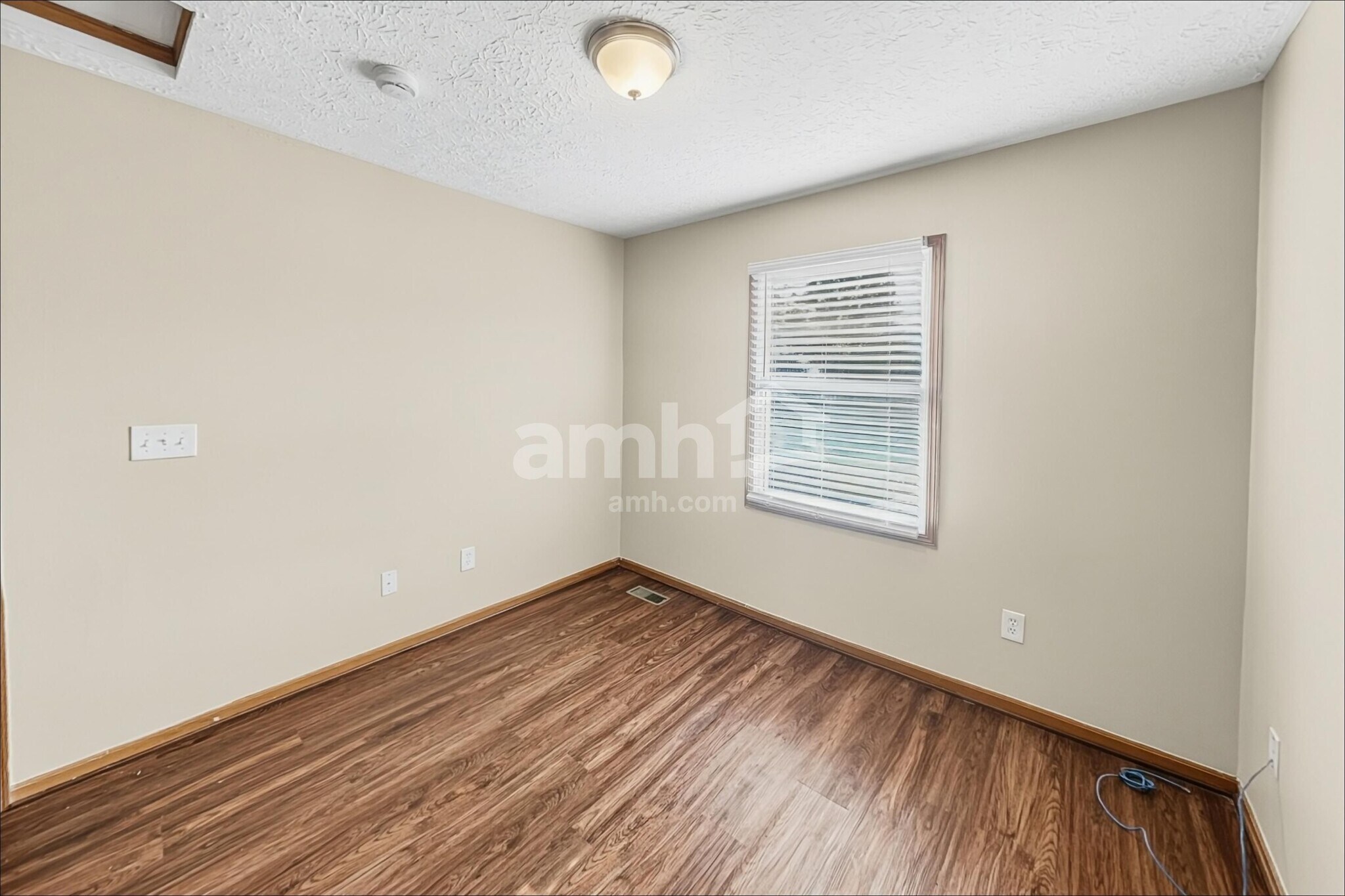 Building Photo - 825 Whitehead Dr