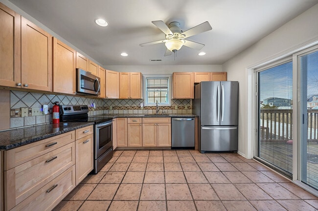 Building Photo - 93 Wyatt St