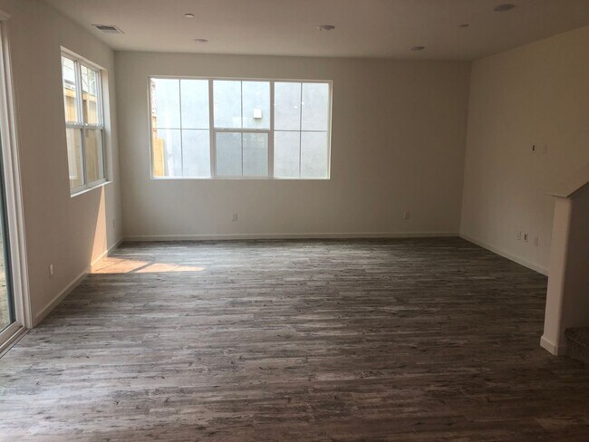 Building Photo - BEAUTIFUL HOME IN FOLSOM IN GATED COMMUNITY!!