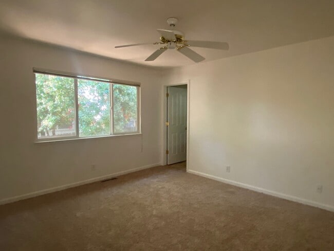 Building Photo - 331 Vistamont Dr