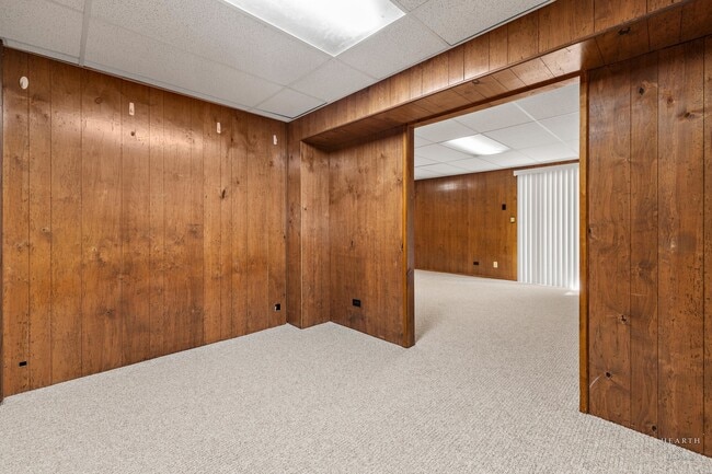 Building Photo - 615 W Parkside Dr
