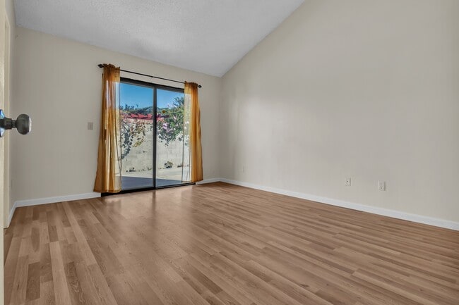 Building Photo - 1688 Bruin St