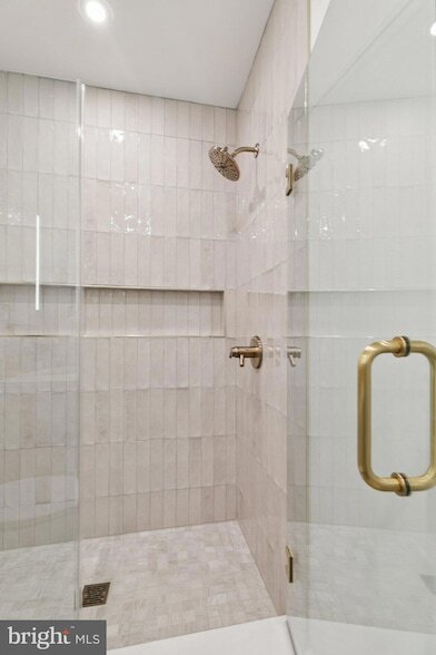 Building Photo - 30 W Allens Ln