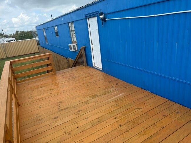 Building Photo - 428 15th St