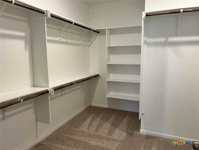 Building Photo - 10211 Six Shooter Ln