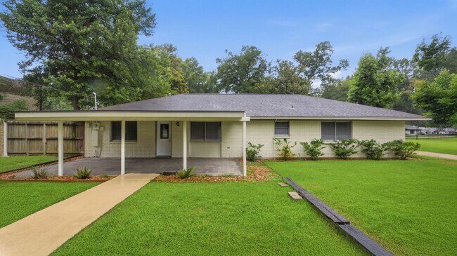 Building Photo - 1511 Sungail Dr