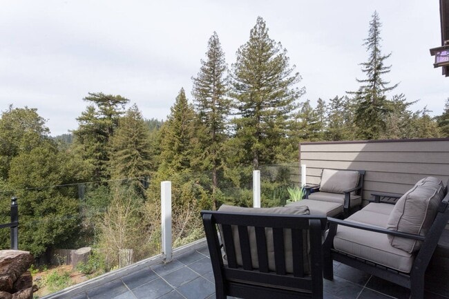 Building Photo - Furnished Mountain Oasis in Felton!