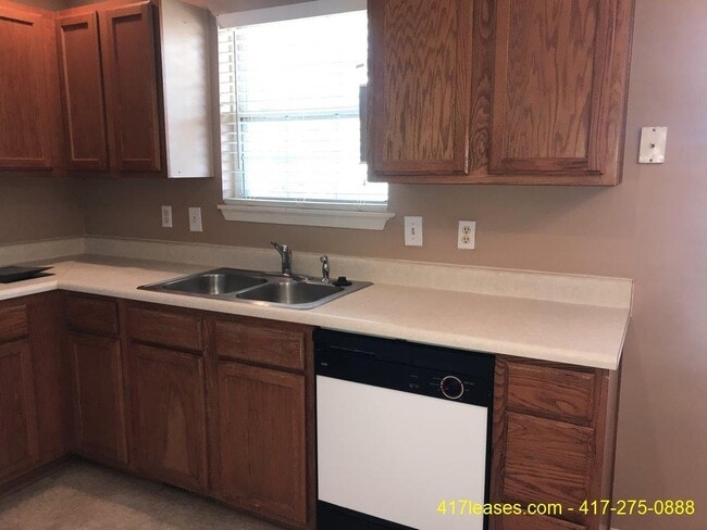 Building Photo - 1849 W Farm Rd 102