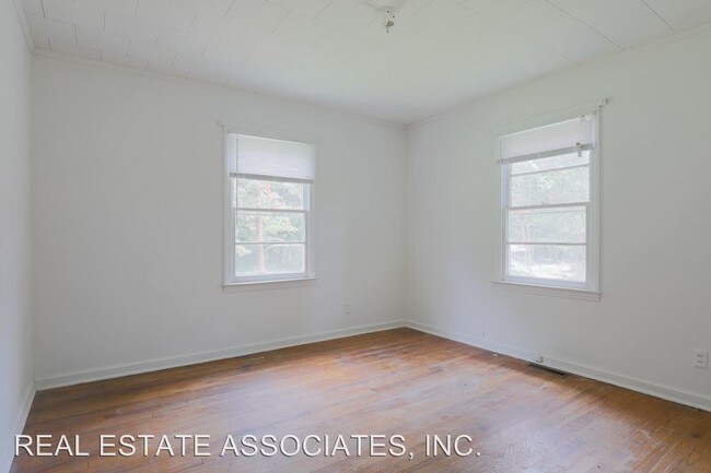 Building Photo - 3 br, 1.5 bath House - 217 Cook Road