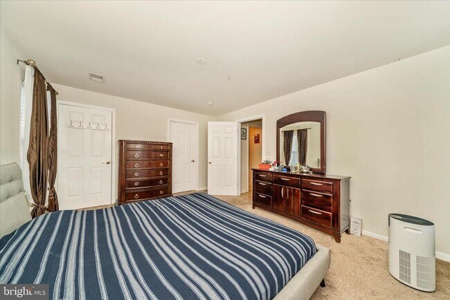 Building Photo - 6520 Lake Park Dr