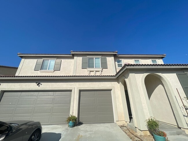 Building Photo - Newly Built 5 Bedroom in Beaumont