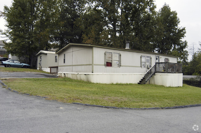 Building Photo - Pinebrook Mobile Home Community