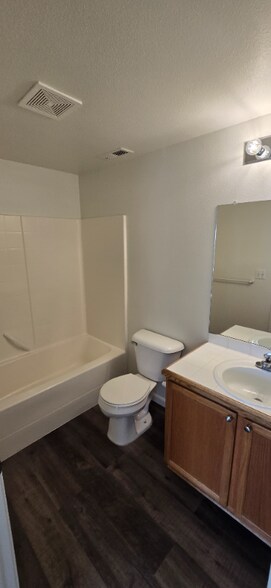 Building Photo - 18555 SW Takena Ct
