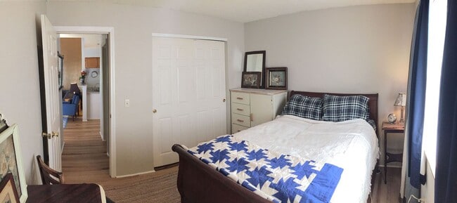 Building Photo - Top Floor FURNISHED 1 Bed/Office/Loft in P...