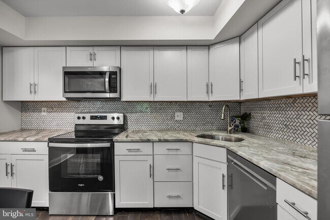Building Photo - 702 Abbey Ct