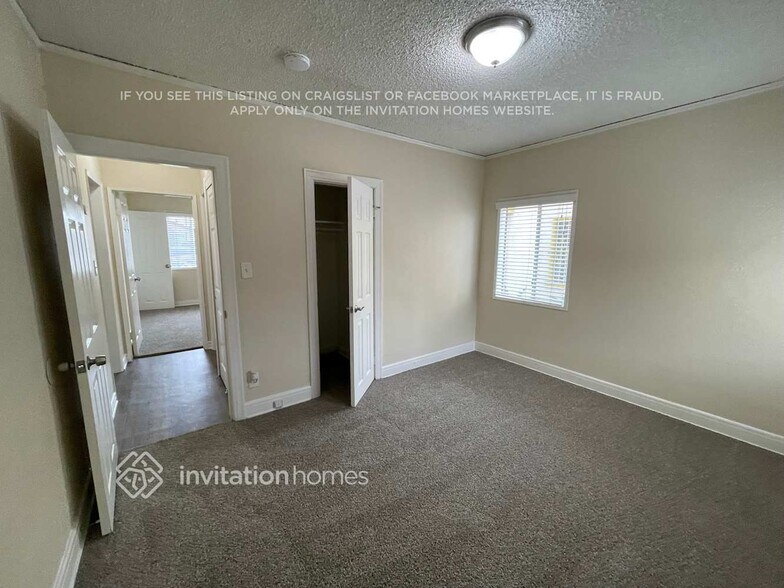 Building Photo - 641 W 106th St