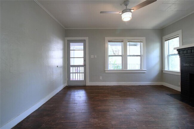 Building Photo - 725 Putnam Ave